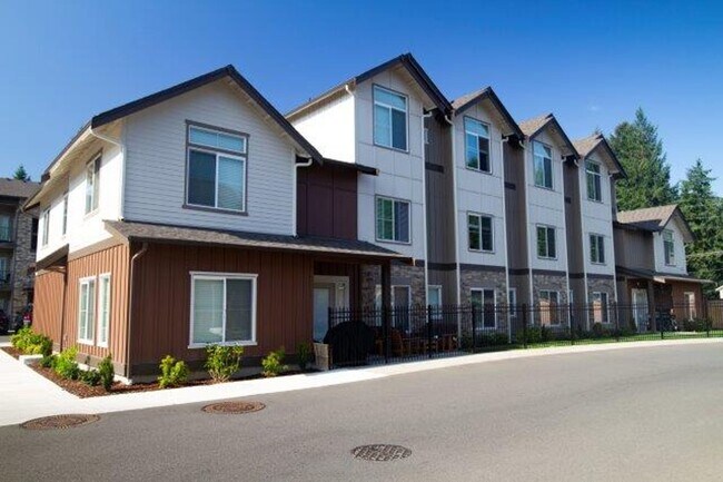 Building Photo - 1 bedroom Townhome with attached garage