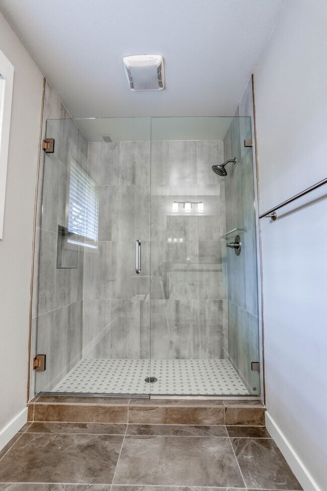 Building Photo - Spacious Camas Home Near Parks, Dining & Shopping