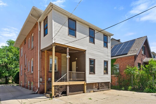 Building Photo - 2051 E 72nd Pl