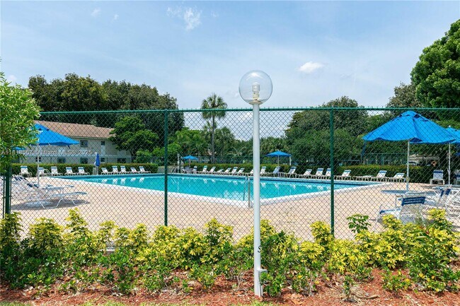Building Photo - 717 Gardens Dr