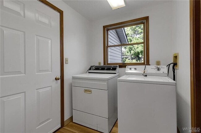 Building Photo - 276 Tennyson Terrace