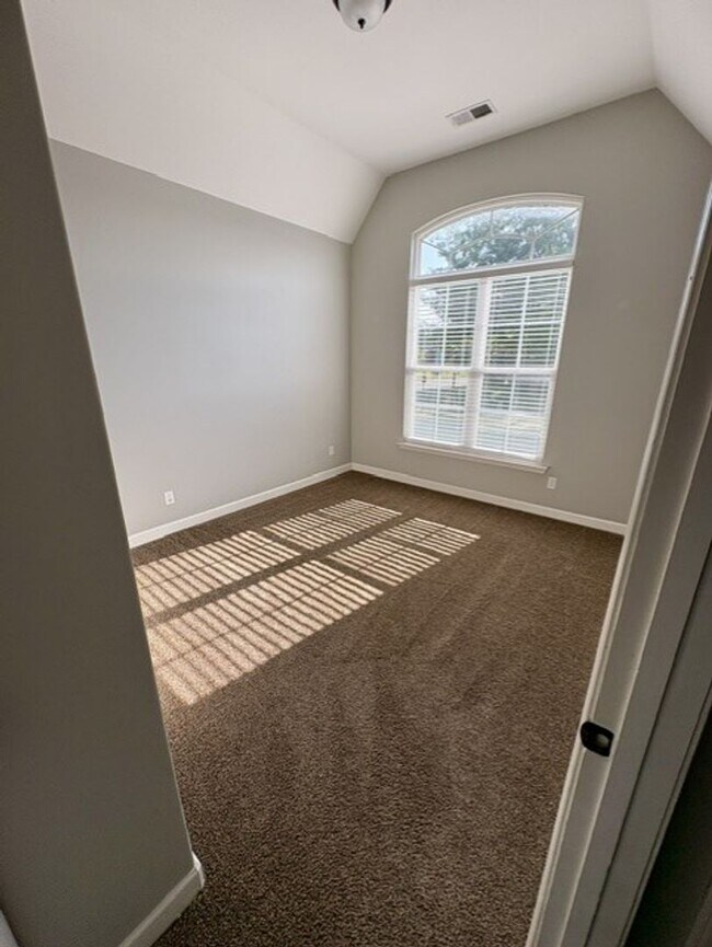 Building Photo - 8919 Glen Crossing