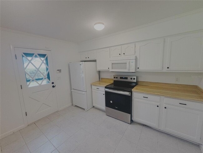 Building Photo - 4440 NW 80th Ave