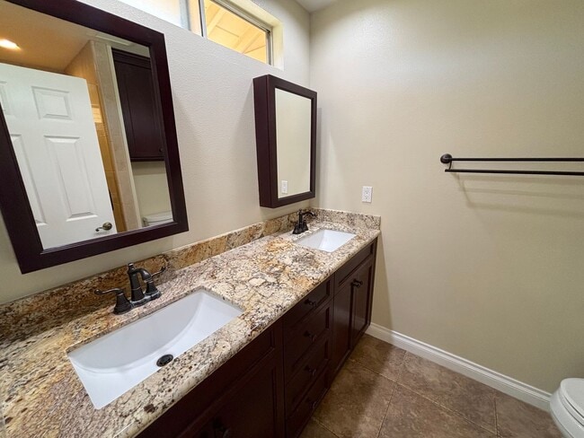 Building Photo - Beautiful home in the city of Orange.