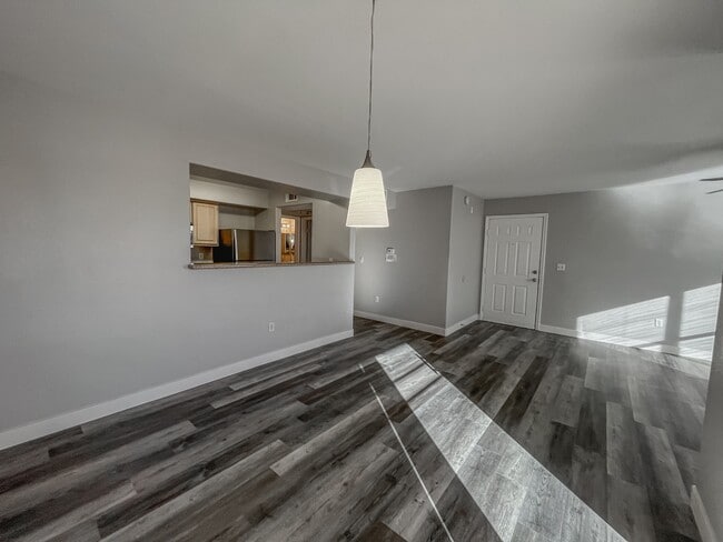 Building Photo - 555 E Silverado Ranch Blvd