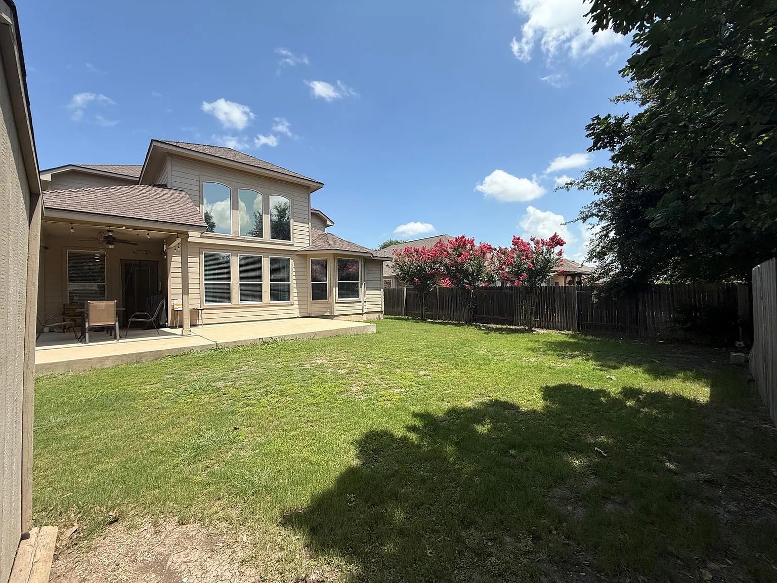 Building Photo - Room in House on Bridie Path