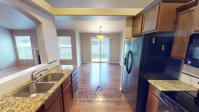 Building Photo - 247 Chapra St