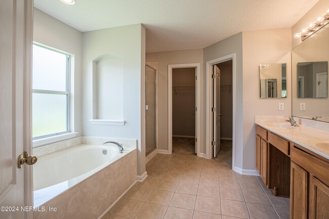 Building Photo - 6567 Chester Park Dr