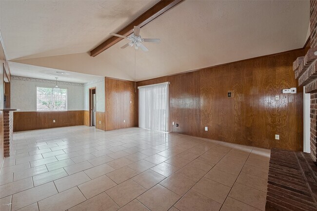 Building Photo - 9126 Willow Meadow Dr