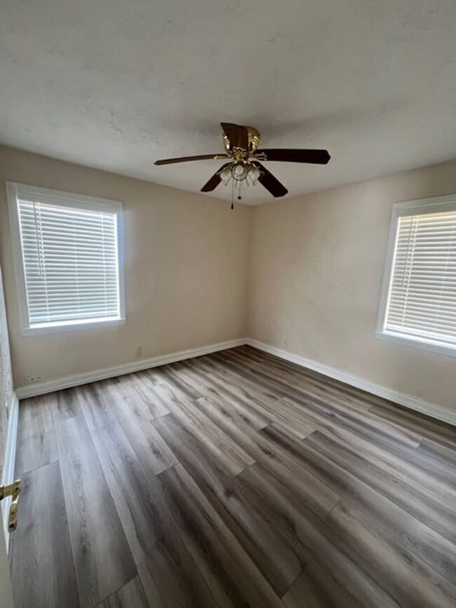 Building Photo - Beautiful 2 Bed and 1 Bath Home with 1 Car Garage Rent $1,995.00