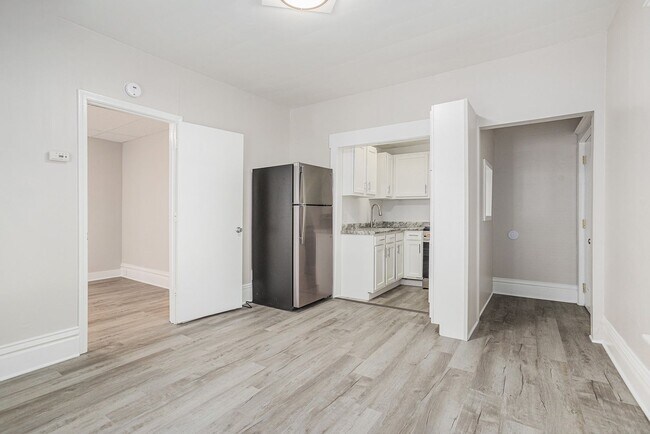 Building Photo - Charming 1-Bed/1-Bath Apartment – Newly Re...