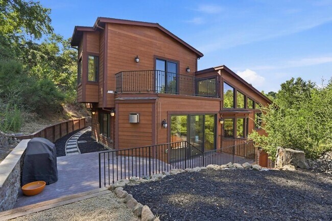 Building Photo - 3911 Pepper Tree Ct