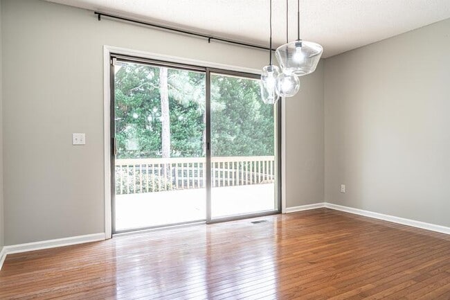 Building Photo - 4 Harness Pl