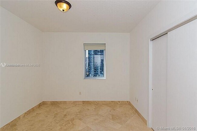 Building Photo - 1060 Brickell Ave