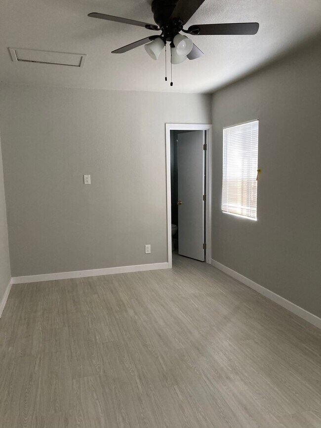 Building Photo - 6337