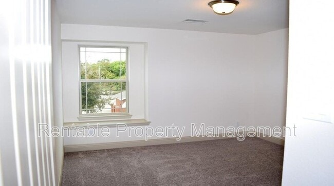 Building Photo - 1247 Wiltshire Dr