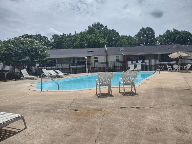 Building Photo - Newly Renovated Condo located in "Coventry Woods"!