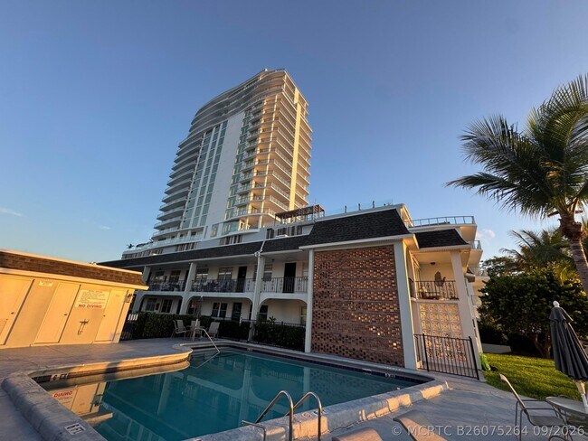 Building Photo - 4700 N Flagler Dr