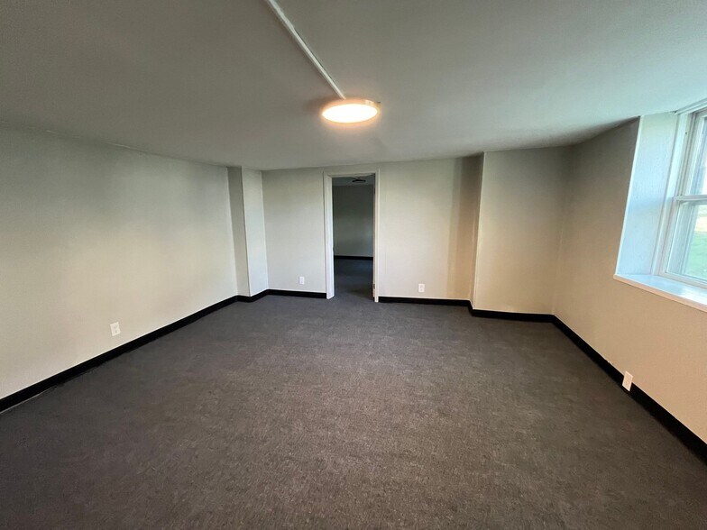 Building Photo - 1508 W 14th St