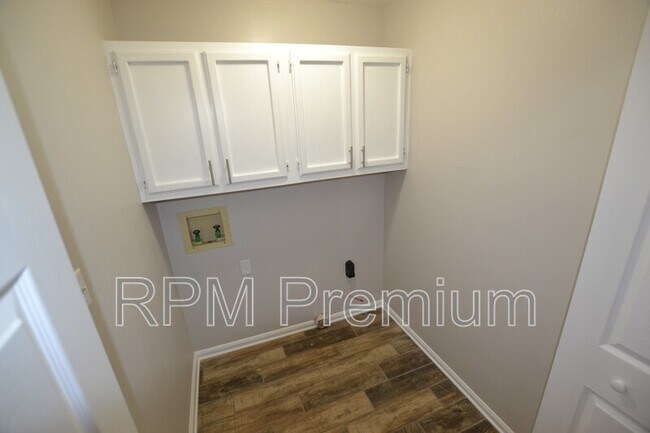 Building Photo - 5157 Cumberland Cove Dr