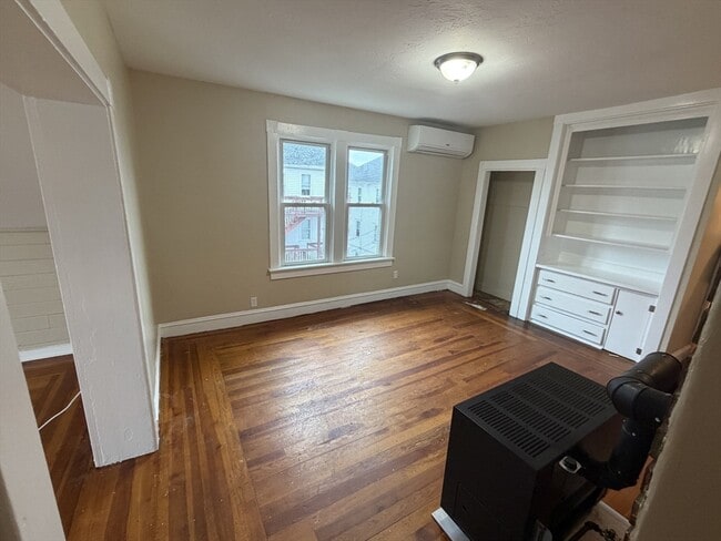 Building Photo - 220 Osborn St