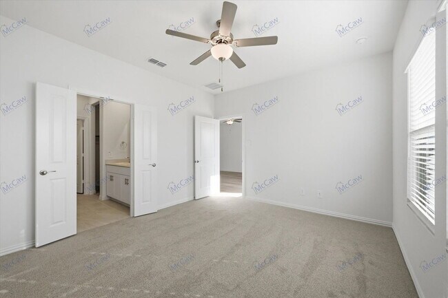 Building Photo - 713 Leavenworth Dr