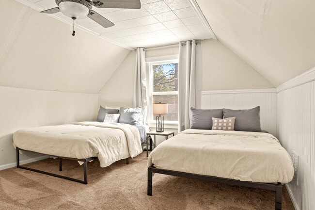 Building Photo - 4955 Hidden Hollow Rd