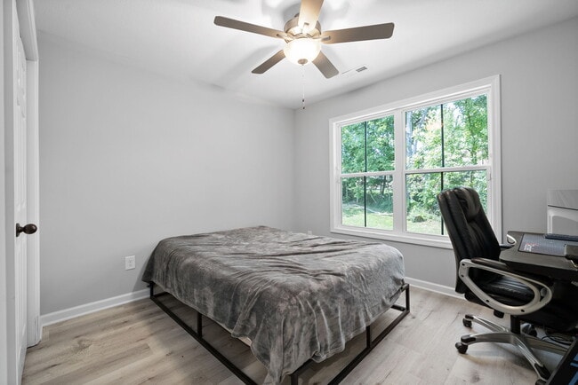 Building Photo - 418 Oak St