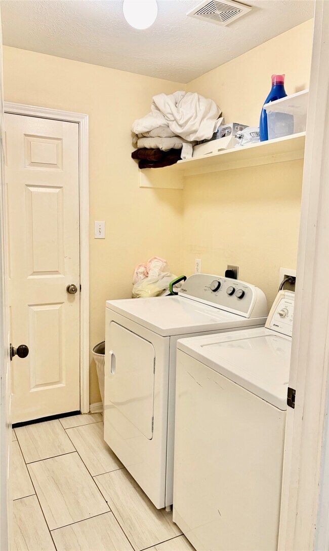 Building Photo - 5329 Tallowpine Terrace