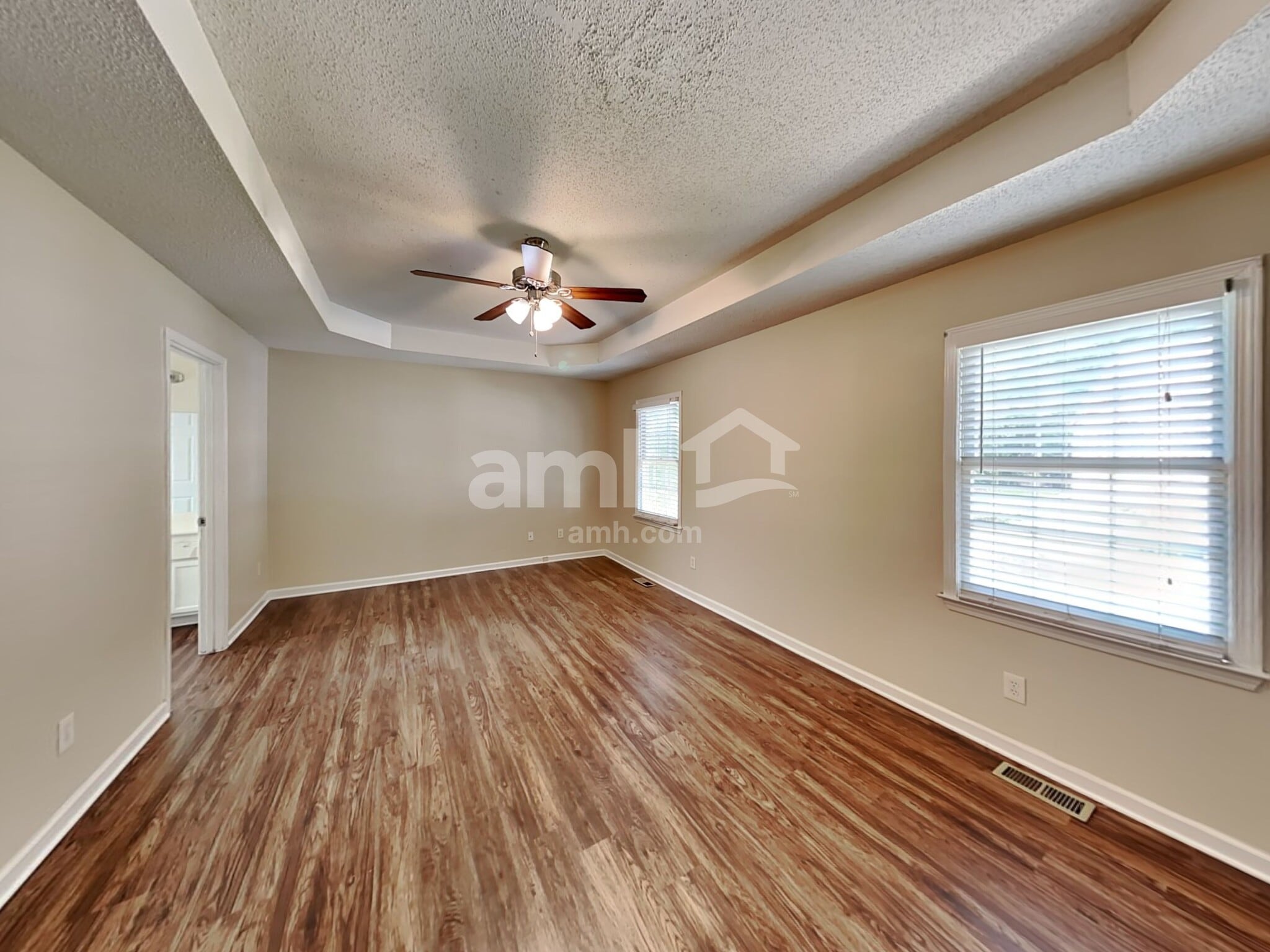 Building Photo - 3846 Deercreek Dr
