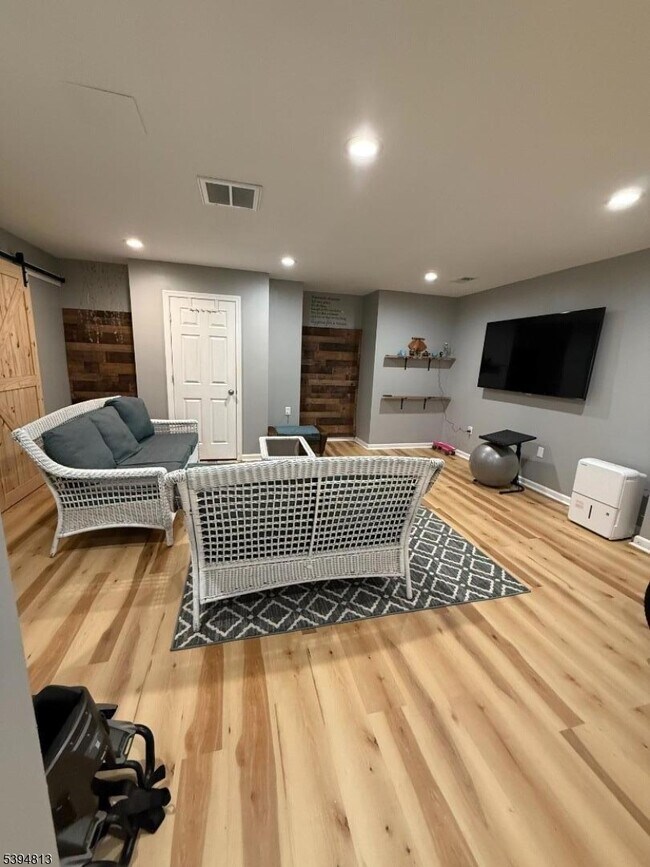 Building Photo - 1902 Bayley Ct