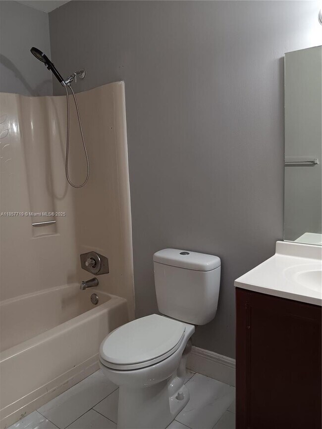 Building Photo - 6040 Shaker Wood Cir
