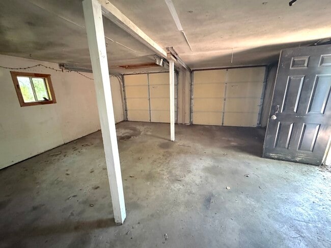 Building Photo - Charming Two-Bedroom Single Family Home with Detached Garage