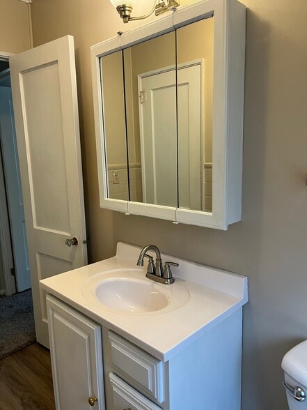 Building Photo - 25 Cascade Ter