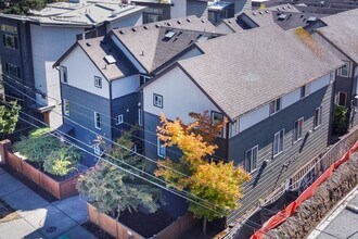 Building Photo - 2bd/2.5ba Seattle Townhome