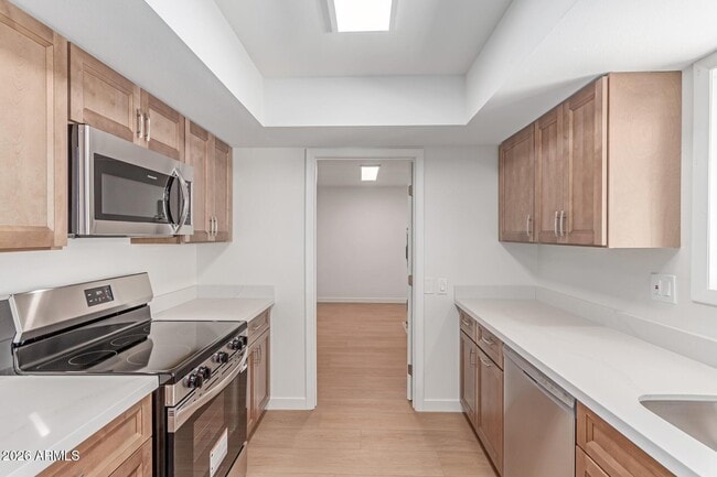 Building Photo - 16853 N Meadow Park Dr