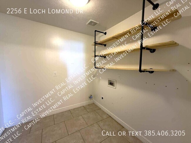 Building Photo - 2256 Loch Lomond Dr