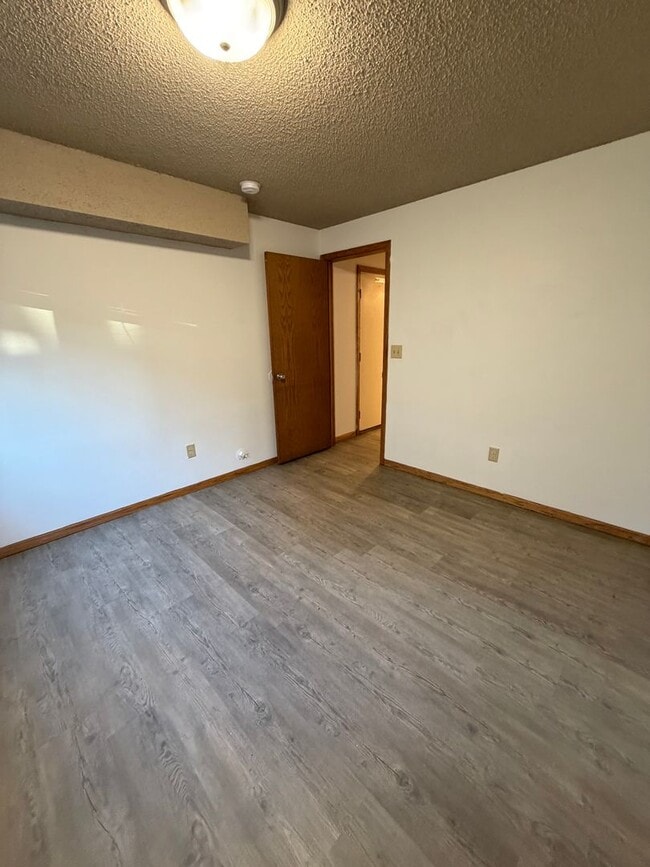 Building Photo - 3 Bed/2 Bath in Iowa City
