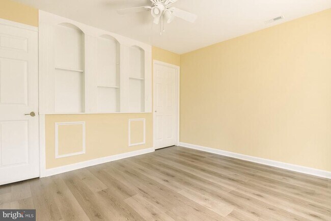 Building Photo - 8207 Stationhouse Ct
