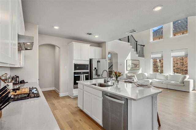 Building Photo - 1220 W Yarrow Ave