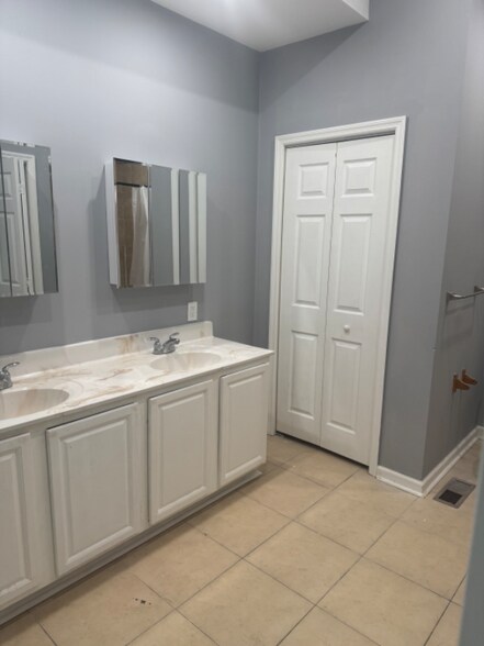 Building Photo - 1831 W Diamond St