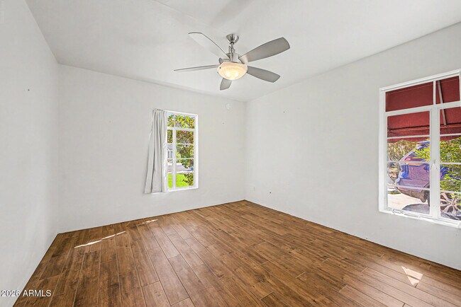 Building Photo - 1326 E Palm Ln