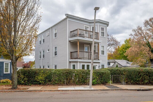 Building Photo - 2131 Dorchester Ave