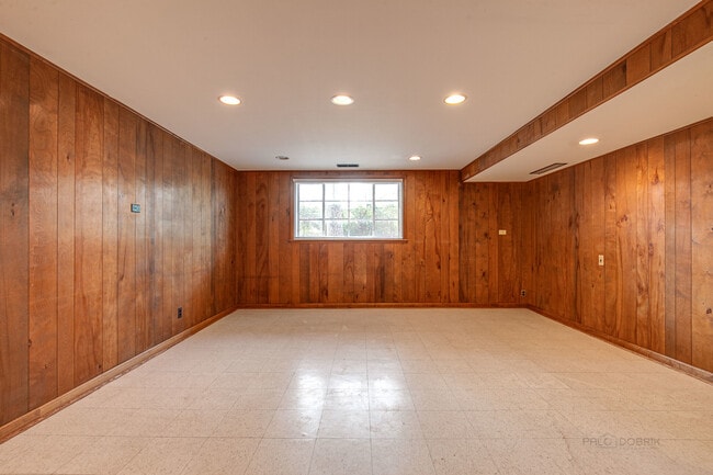 Building Photo - 370 Madison Ave