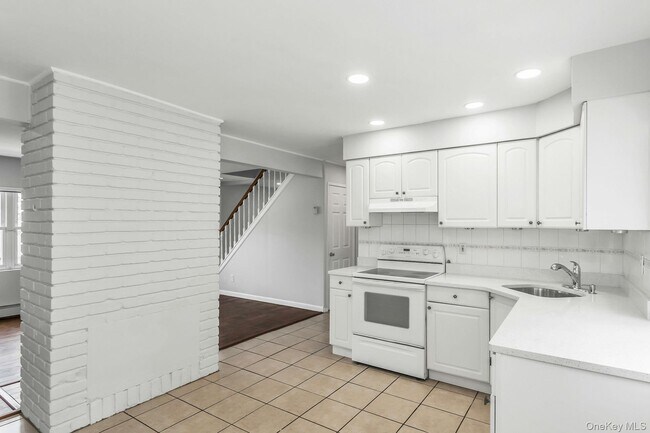 Building Photo - 27 Apollo Ln