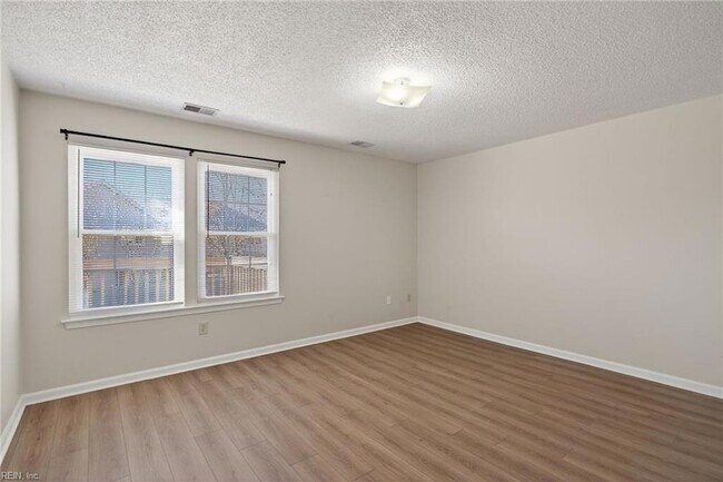 Building Photo - 901 Gas Light Ln