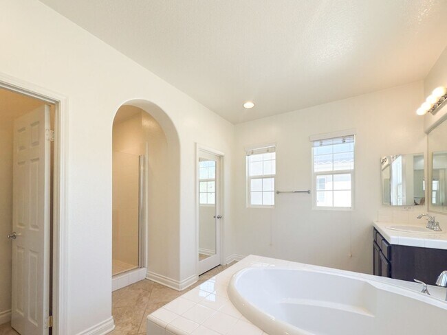 Building Photo - ~Temecula's Wolf Creek Community~ Beautifu...