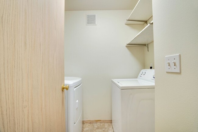 Building Photo - 3bd/2ba Duplex in Puyallup