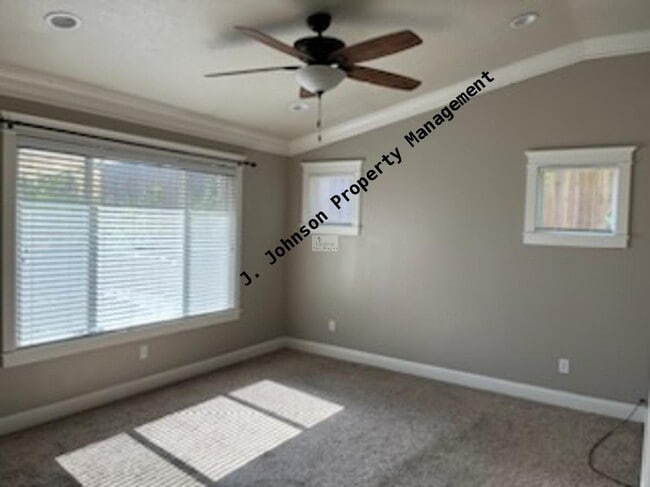 Building Photo - Beautiful 4 bed 2 bth home