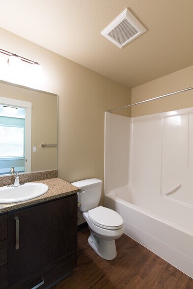 Building Photo - 915 SW 10th St